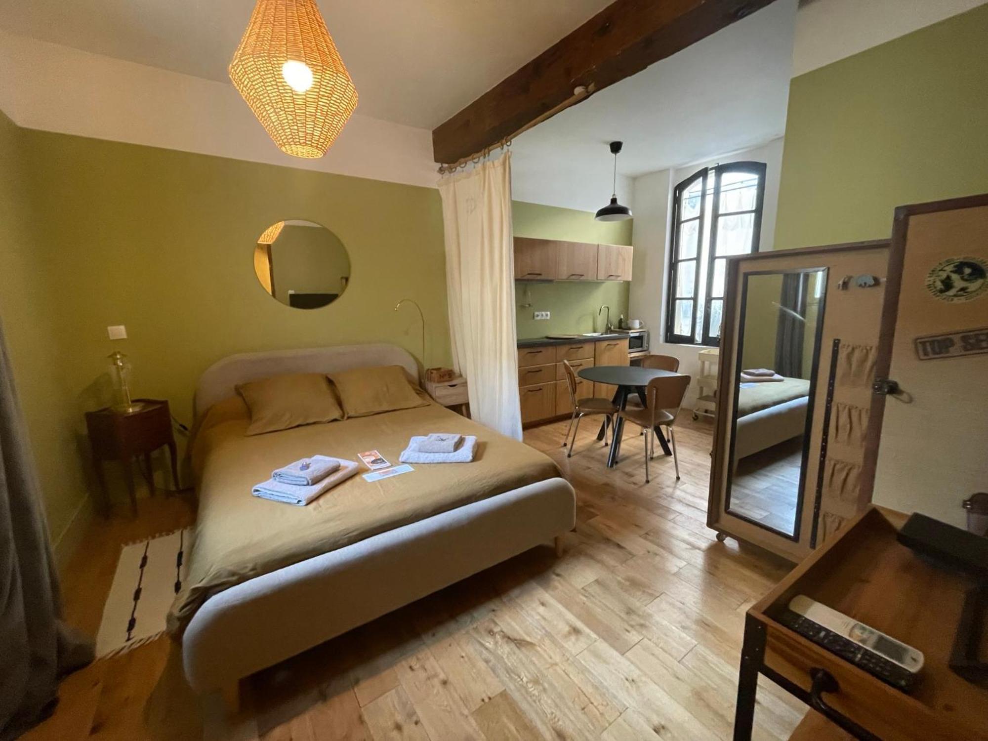 Studio De Charme A La Roquette Арл Екстериор снимка