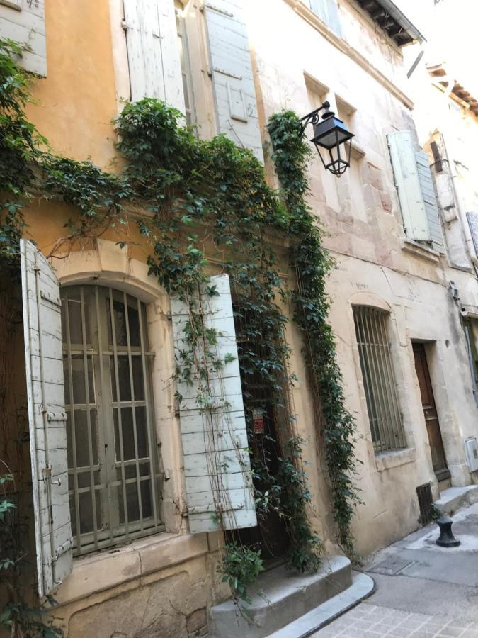 Studio De Charme A La Roquette Арл Екстериор снимка